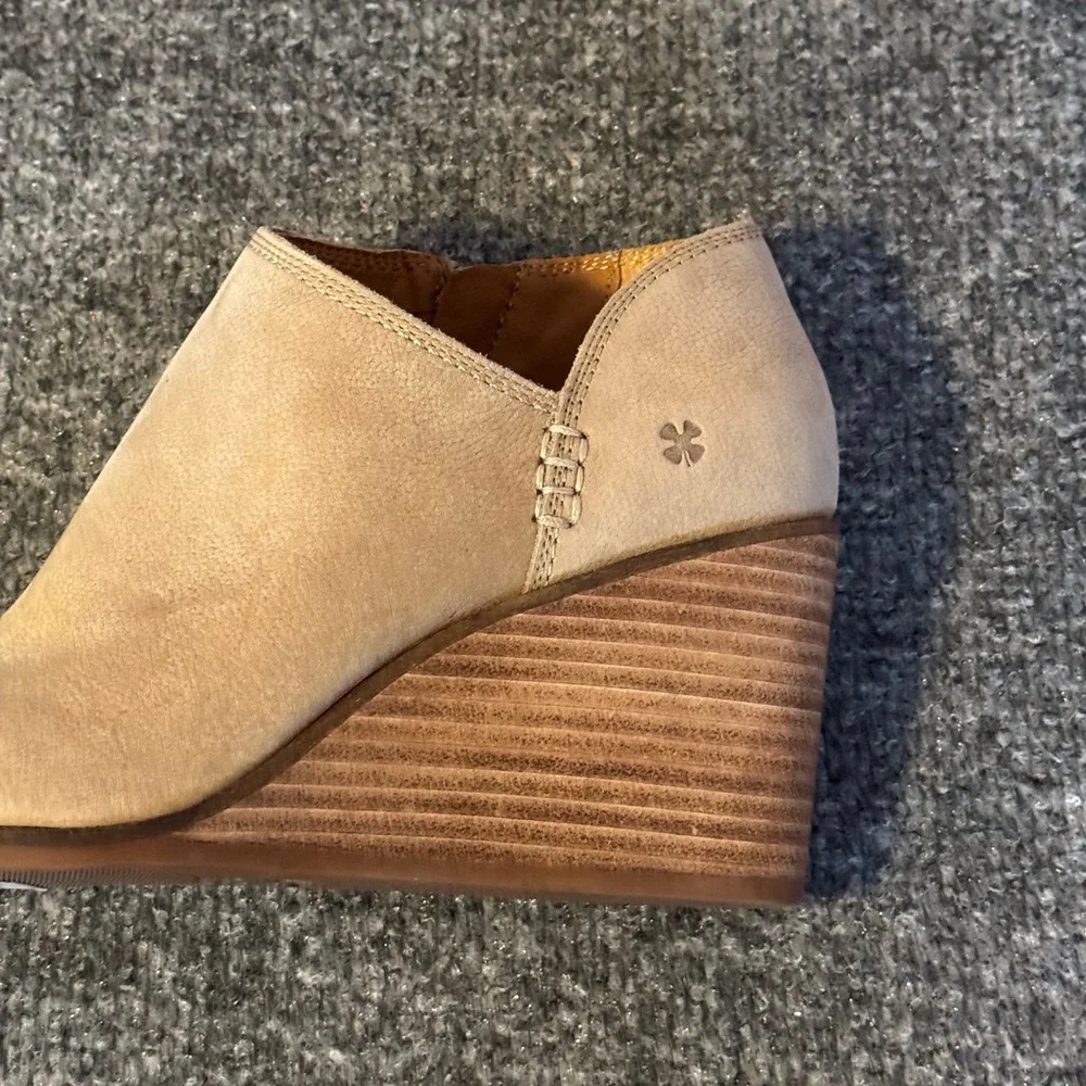 Lucky Brand Women's Tan Cream‎ Zemlin Wedge Bootie Ankle Boot Size 9.5